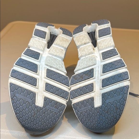 On Running White and Orange Sneakers - Picture 6 of 6